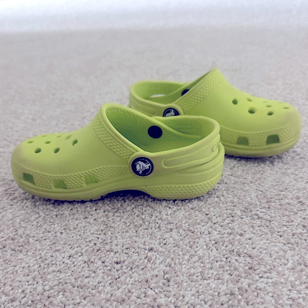 Crocs size 9- lime